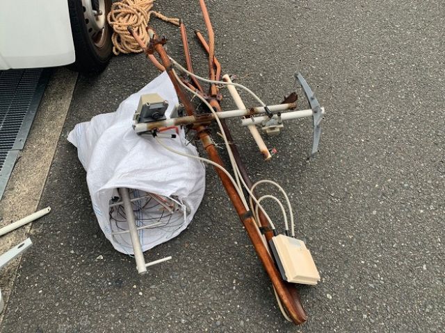 屋根から撤去したアンテナ